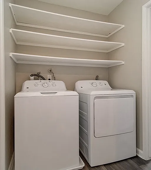 St. Charles Oaks Apartments — Photo 7