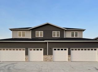934 Beretta St NW, Mandan, ND 58554