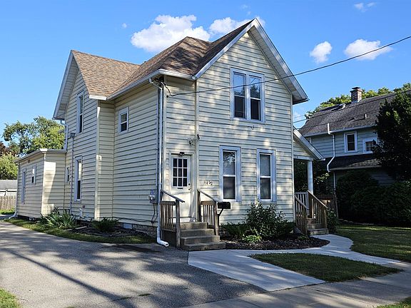 3rd image of 714 N Durkee St