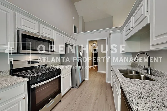 638 Castlebrooke Way — Photo 5