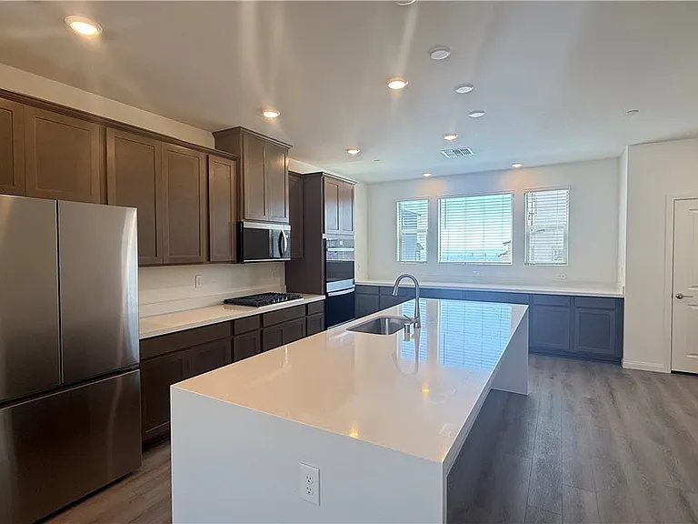 1513 Bat Hawk St — Photo 8