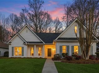 5400 Three Lakes Ct, Flowery Branch, GA 30542