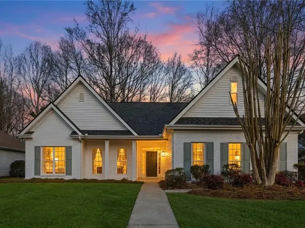 5400 Three Lakes Ct, Flowery Branch, GA 30542