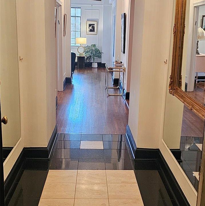 1st image of 301 W 10th St APT 206