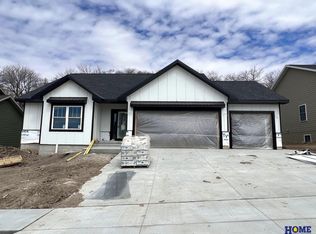 1048 Ironwood Dr, Seward, NE 68434