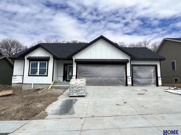 1048 Ironwood Dr, Seward, NE 68434