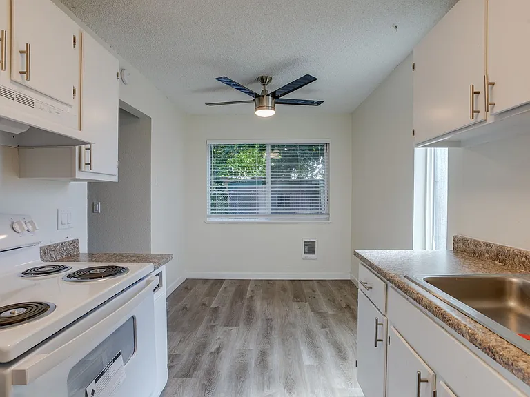 PARK PLACE APARTMENTS - YOUR HOME IS HERE! - UP TO 6 WEEKS FREE! — Photo 11