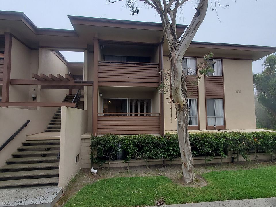 This sunny condo is on the lower floor. It's a corner unit.