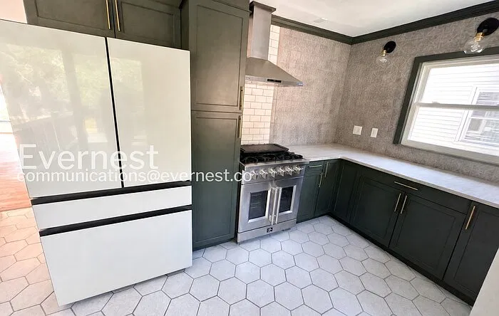 4 bed, 2.0 bath, 1496 sqft, $1,895 — Photo 4