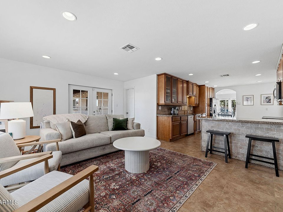 1st image of 8626 E WINDSOR Avenue