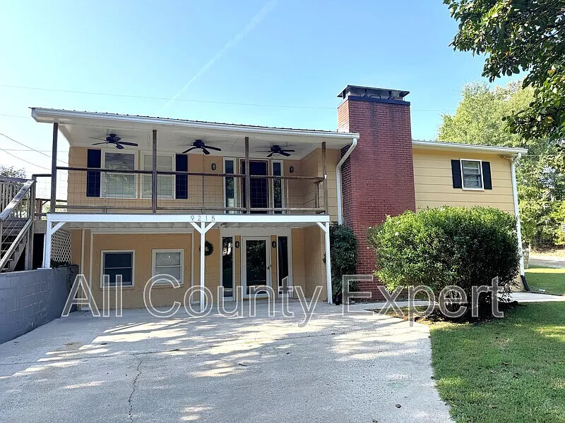 3 bed, 2.0 bath, 2433 sqft, $2,150 — Photo 2