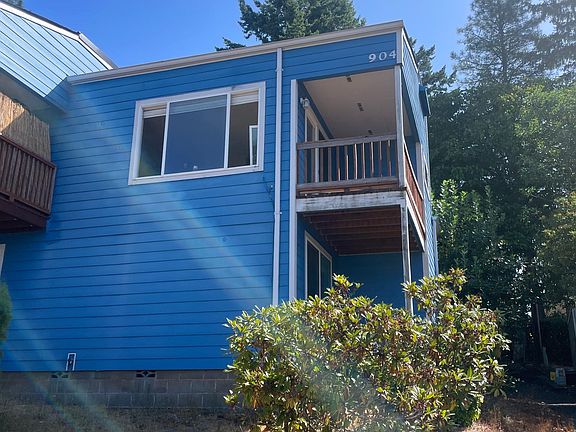 4th image of 904 Quince St NE
