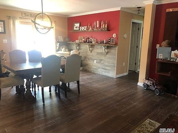 4th image of 61 Peters Ln