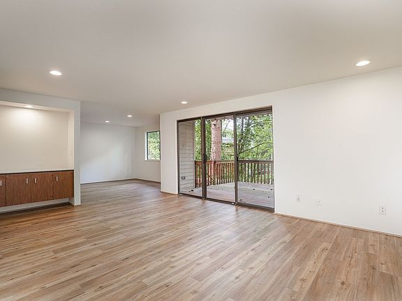2nd image of 2106-2112 N Fife St #10