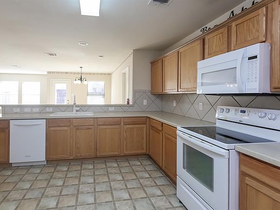 4th image of 2046 Kingsbridge Dr