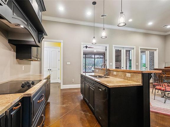 5th image of 233 Perry Ln
