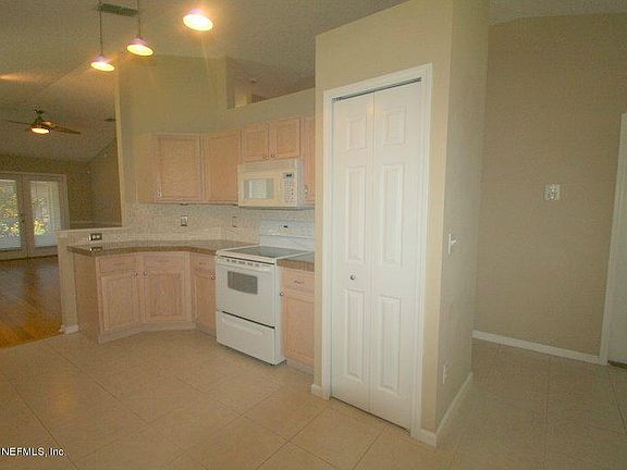 3rd image of 1001 Buttercup Dr