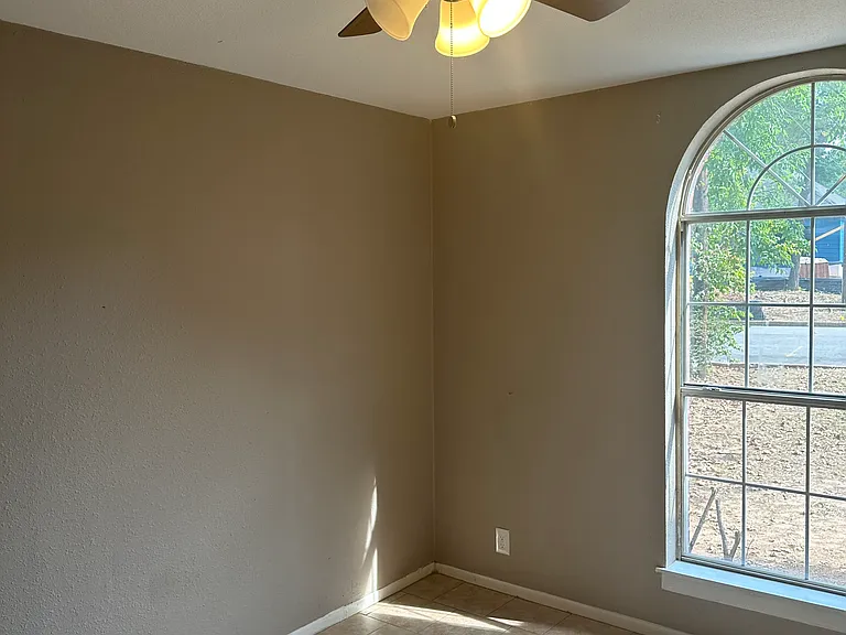 819 W Mims St — Photo 12