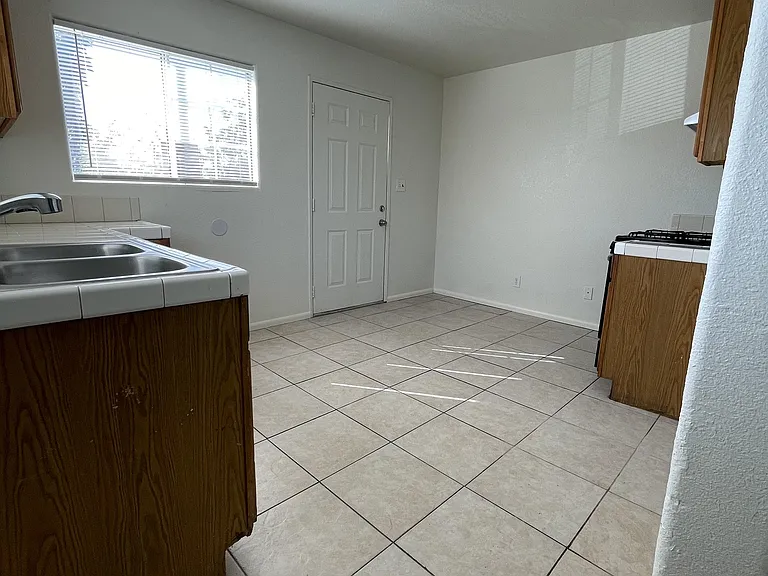 1718 Jefferson St #1 — Photo 3