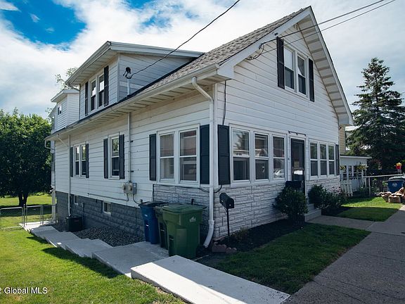 3rd image of 10 Edward St