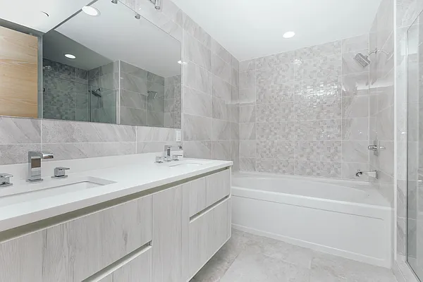 Bathroom, photo 1