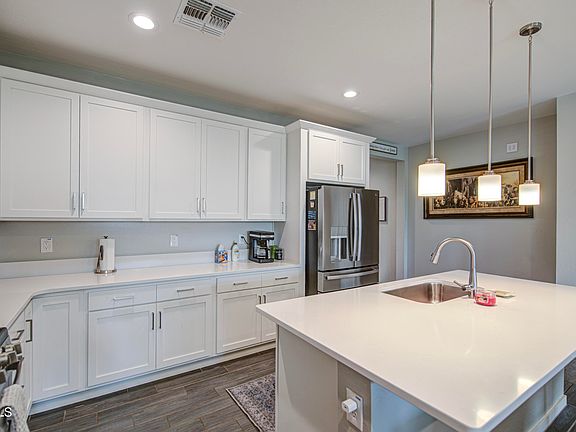 5th image of 19567 W EDGEMONT Avenue