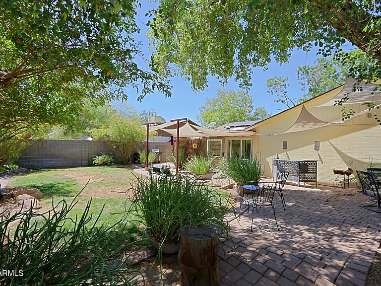 703 E Auburn Dr — Photo 41