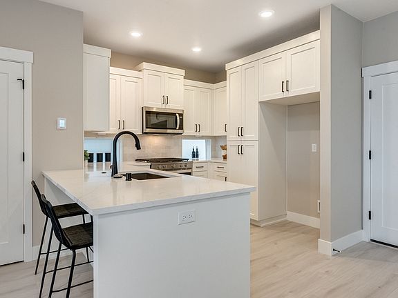 3rd image of 10215 NE 132nd Pl
