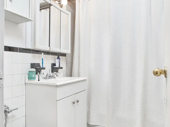 165 Christopher Street image 6 of 11