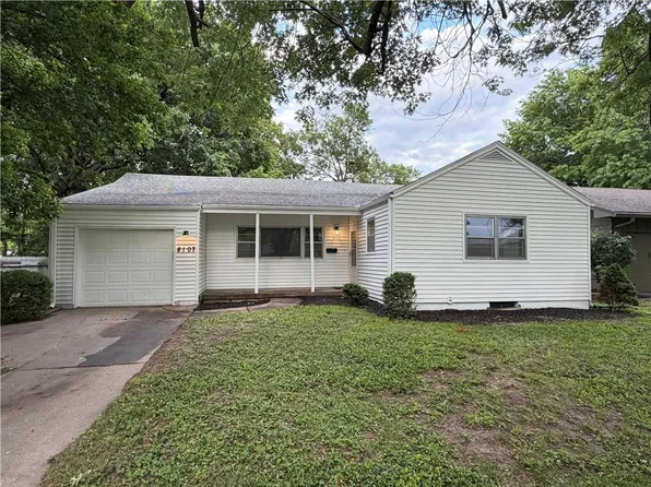 8107 Walnut St, Kansas City, MO 64114