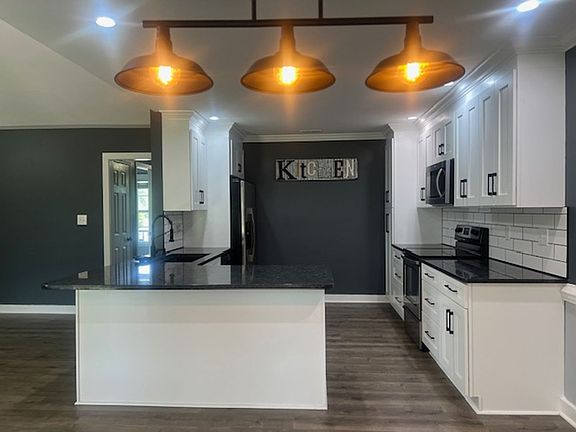 3rd image of 436 Chester Lake Pl