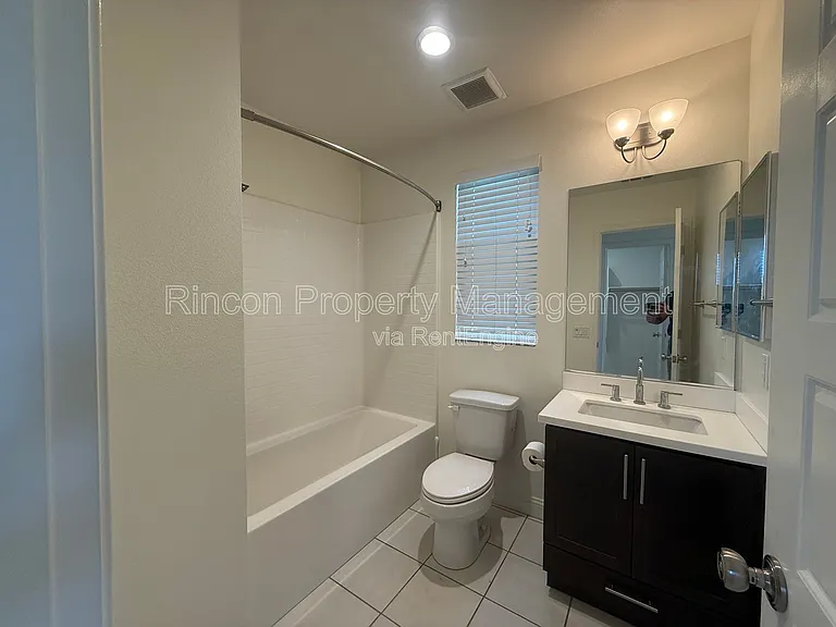 360 S Saticoy Ave — Photo 4