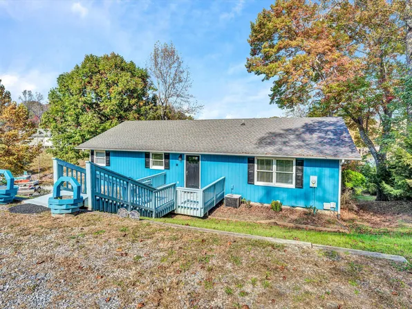 306 Hilltop Dr, Huddleston, VA 24104