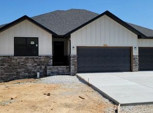 605 W Arbor Glenn Dr, Nixa, MO 65714
