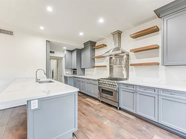 7505 Brompton St — Photo 7
