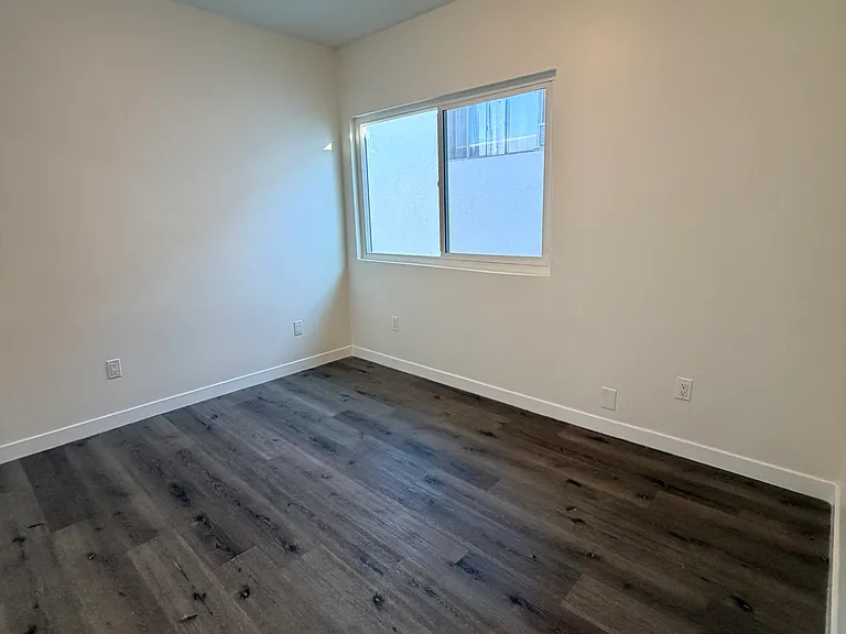 14924 Roscoe Blvd #5 — Photo 4