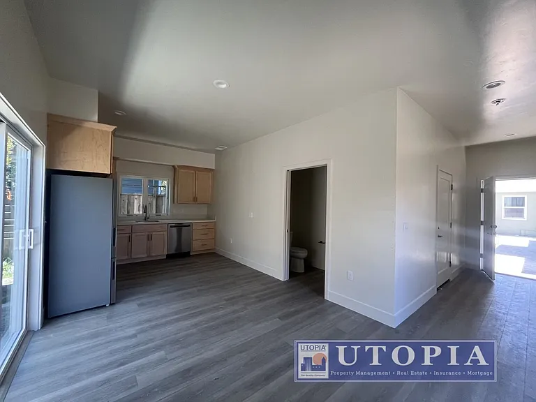 528 Dufour St #A — Photo 4