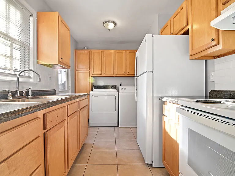 404 W Hill St — Photo 13