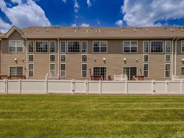 2474 N Canterbury Ln — Photo 44