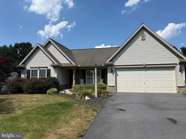 32 Loganberry Ct, Womelsdorf, PA 19567