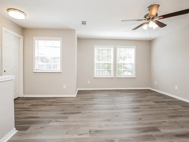 5625 Dory Dr — Photo 9