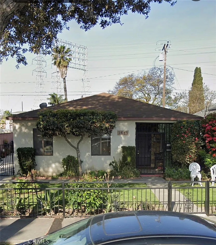 3 bed, 1048 sqft, $3,000 — Photo 2