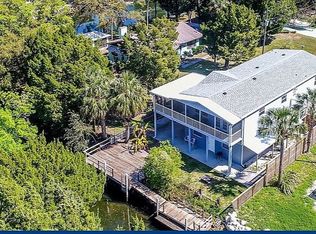 6094 Island Dr, Weeki Wachee, FL 34607