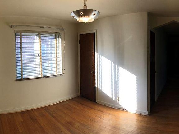 5th image of 1008 W Dorothy Ln