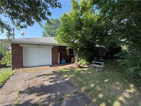 141 Ridge Rd, Aliquippa, PA 15001