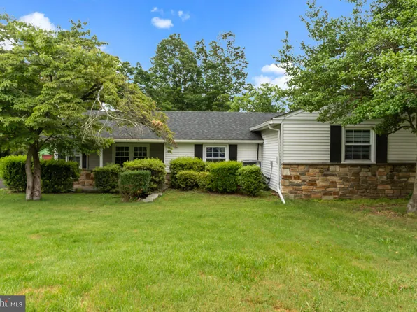 577 Citation Ln, Warminster, PA 18974