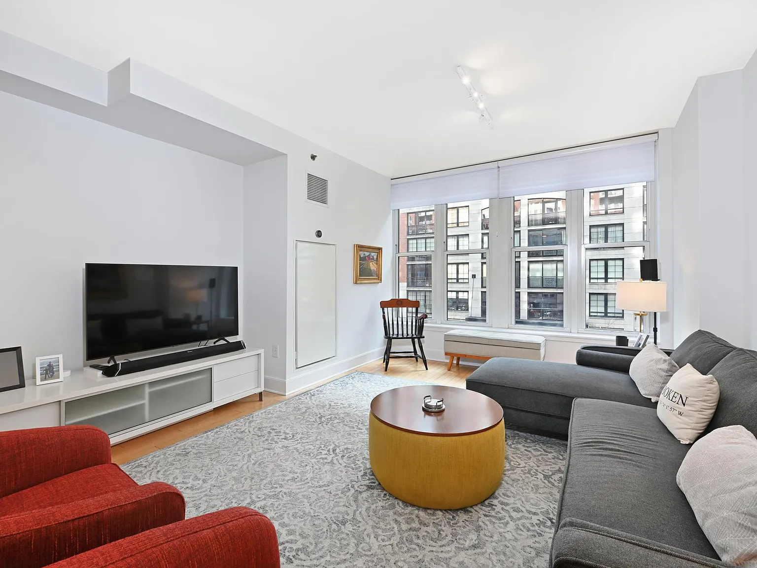 2 bed, 1.5 bath, 1133 sqft, $6,000 — Photo 1