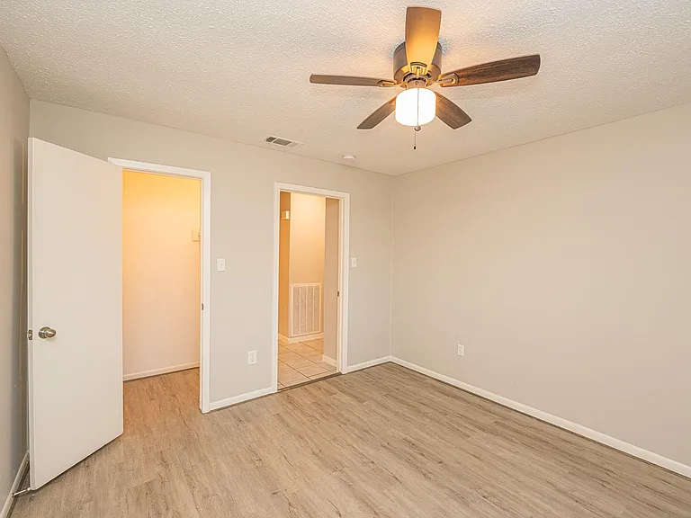 8124 Beech Cove Ln — Photo 13
