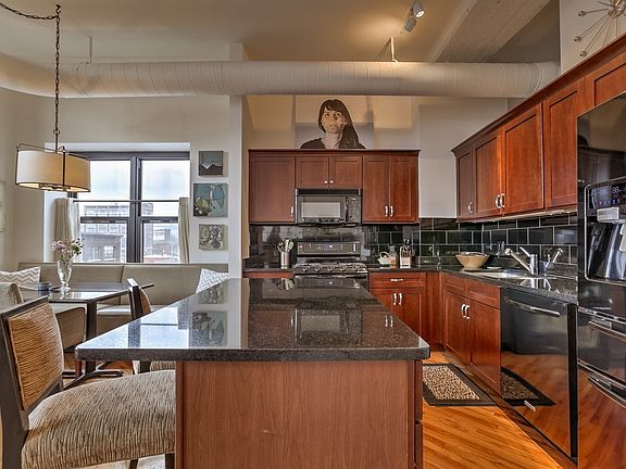 2nd image of 2015 Grand Ave Unit 423