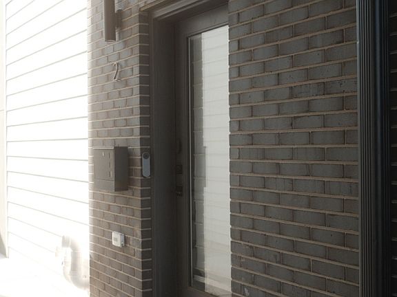 3rd image of 1411 N Knox Ct #2